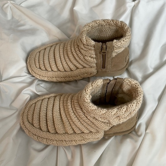 NWOT UGG classic mini chunky knit cardigan beige boots - Picture 4 of 6